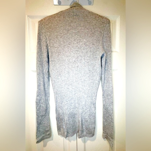 Vince Ribbed Turtleneck Long Sleeve Top – Heather Gray. Size Medium - Picture 13 of 14